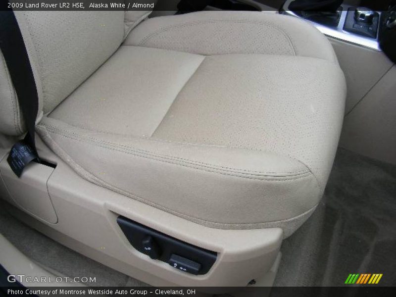 Alaska White / Almond 2009 Land Rover LR2 HSE