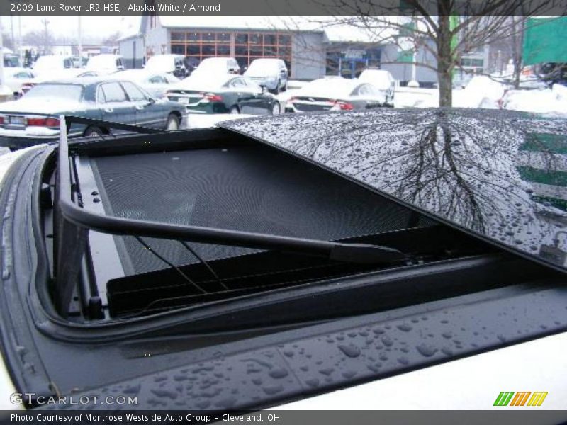 Alaska White / Almond 2009 Land Rover LR2 HSE