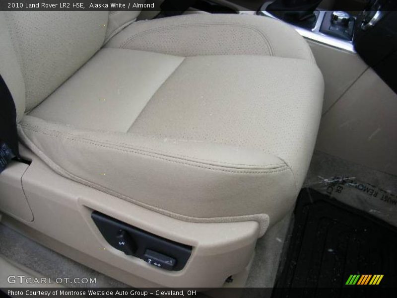 Alaska White / Almond 2010 Land Rover LR2 HSE