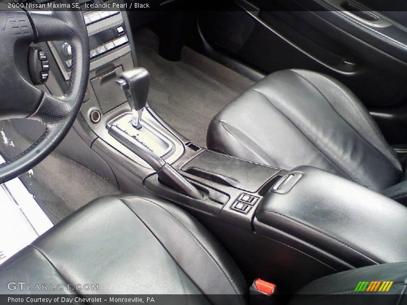 Icelandic Pearl / Black 2000 Nissan Maxima SE