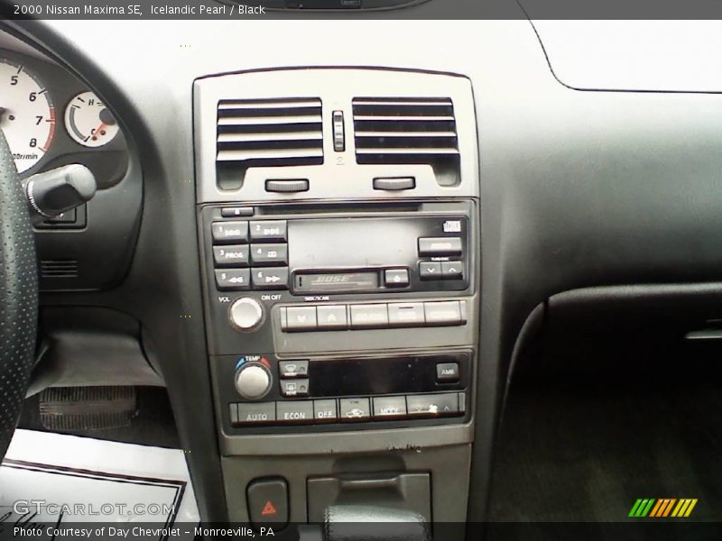 Icelandic Pearl / Black 2000 Nissan Maxima SE