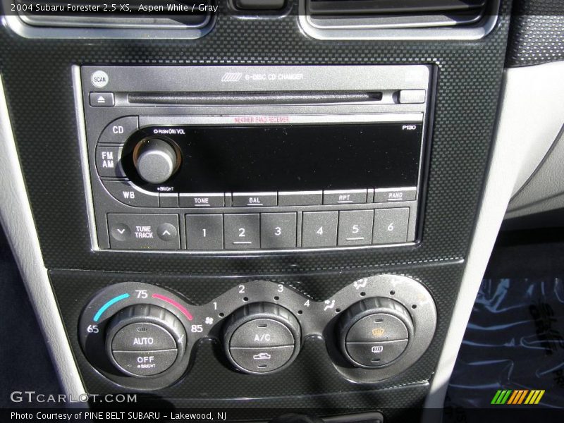 Aspen White / Gray 2004 Subaru Forester 2.5 XS