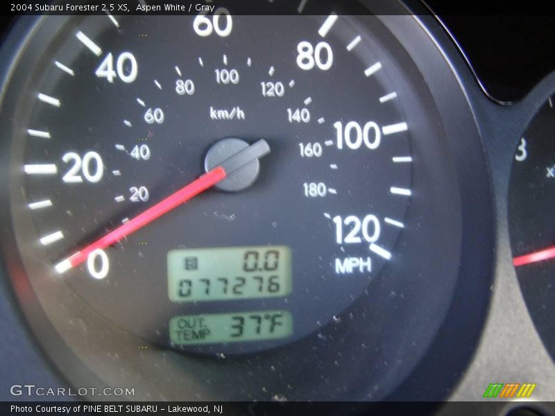 Aspen White / Gray 2004 Subaru Forester 2.5 XS