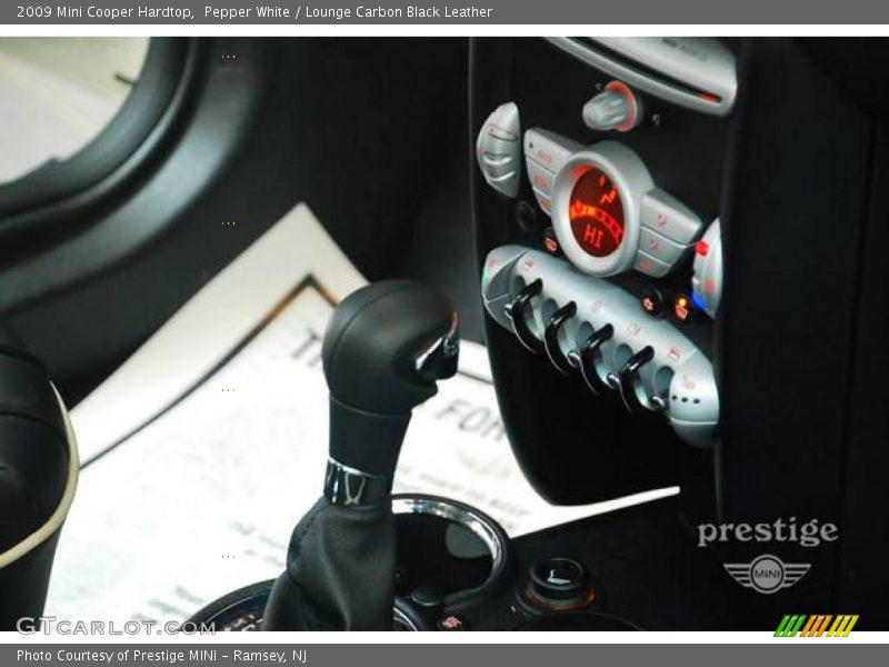 Pepper White / Lounge Carbon Black Leather 2009 Mini Cooper Hardtop