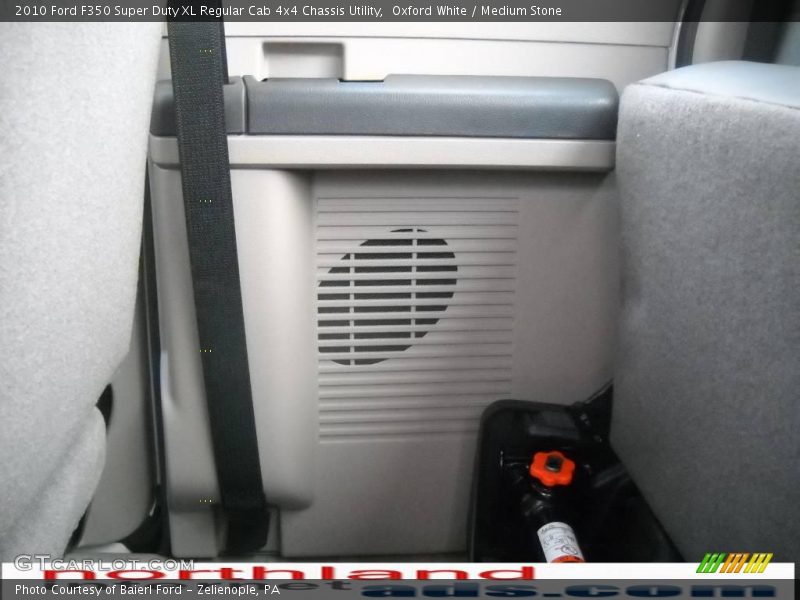 Oxford White / Medium Stone 2010 Ford F350 Super Duty XL Regular Cab 4x4 Chassis Utility
