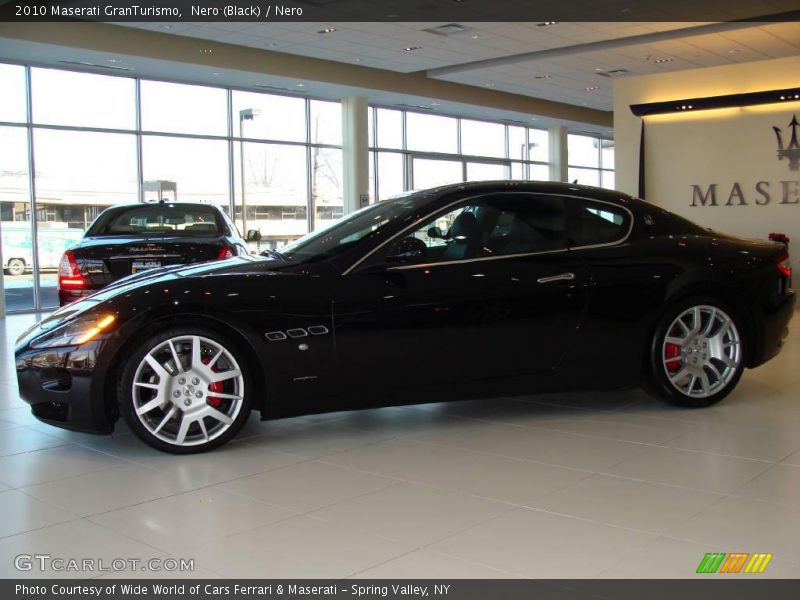 Nero (Black) / Nero 2010 Maserati GranTurismo