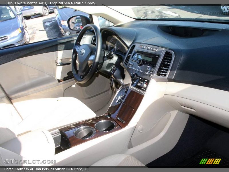 Tropical Sea Metallic / Ivory 2009 Toyota Venza AWD