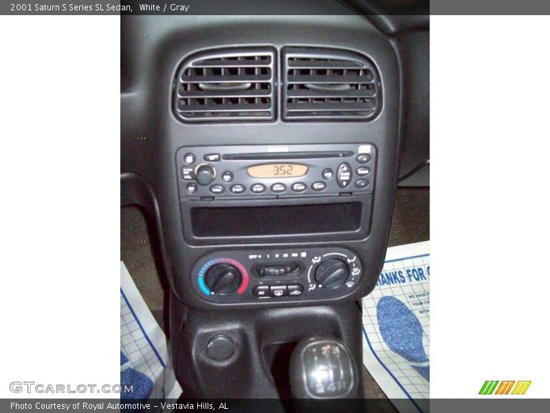 White / Gray 2001 Saturn S Series SL Sedan