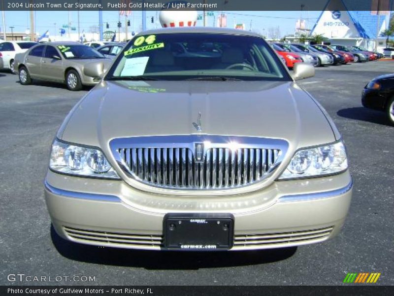 Pueblo Gold Metallic / Light Parchment 2004 Lincoln Town Car Signature