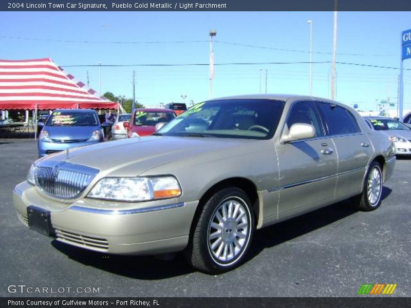 Pueblo Gold Metallic / Light Parchment 2004 Lincoln Town Car Signature