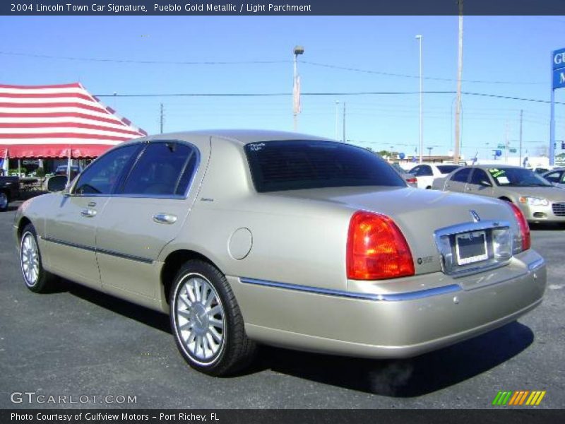 Pueblo Gold Metallic / Light Parchment 2004 Lincoln Town Car Signature