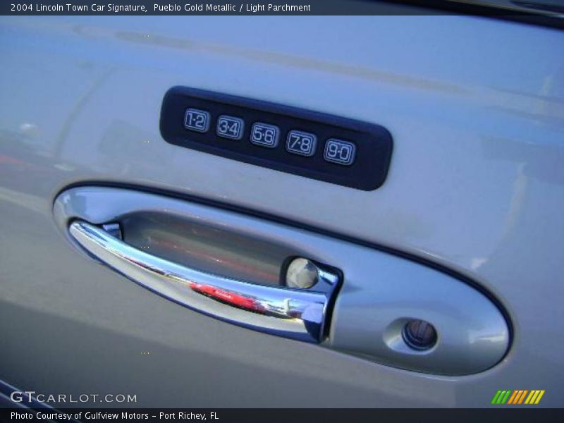 Pueblo Gold Metallic / Light Parchment 2004 Lincoln Town Car Signature