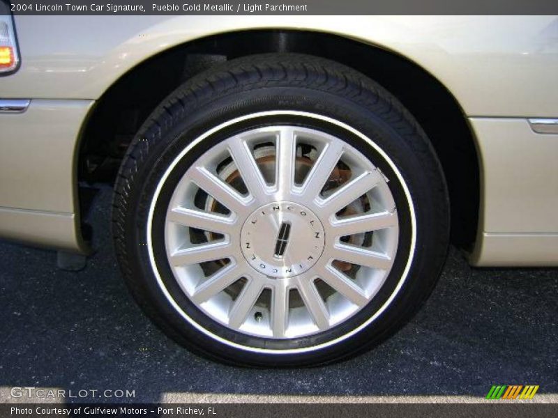 Pueblo Gold Metallic / Light Parchment 2004 Lincoln Town Car Signature