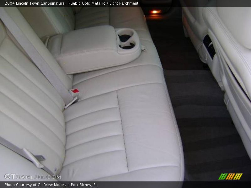 Pueblo Gold Metallic / Light Parchment 2004 Lincoln Town Car Signature