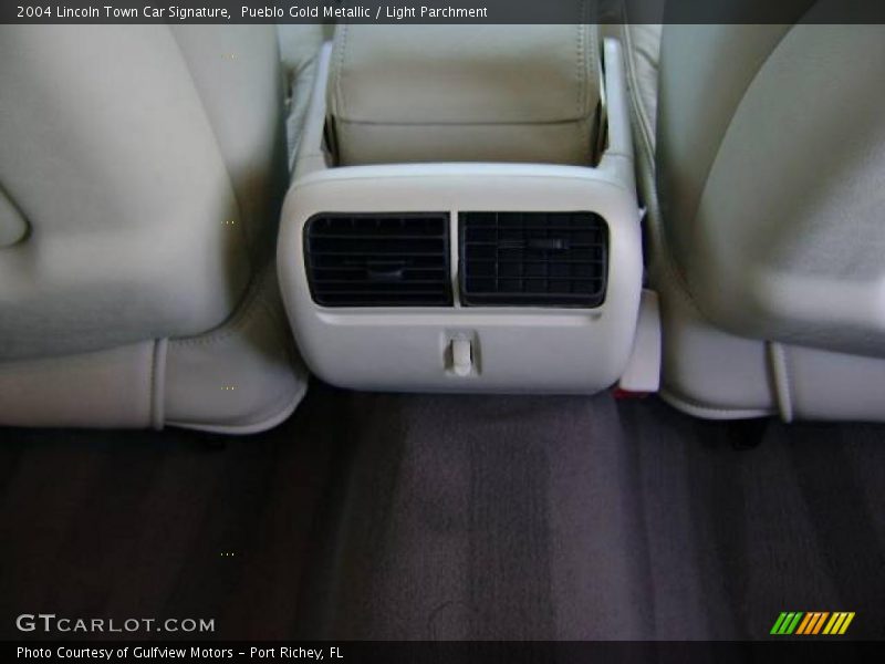 Pueblo Gold Metallic / Light Parchment 2004 Lincoln Town Car Signature