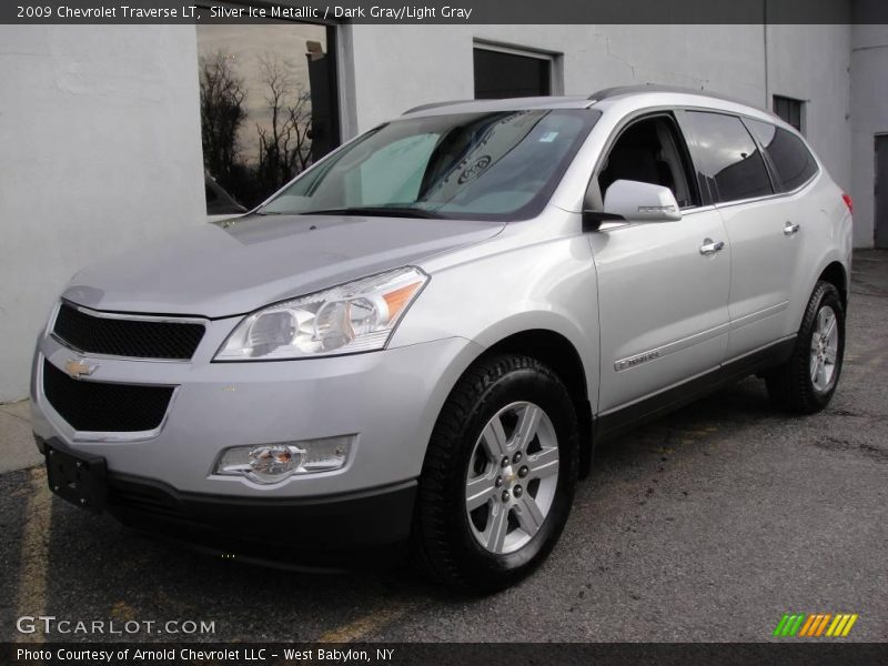 Silver Ice Metallic / Dark Gray/Light Gray 2009 Chevrolet Traverse LT