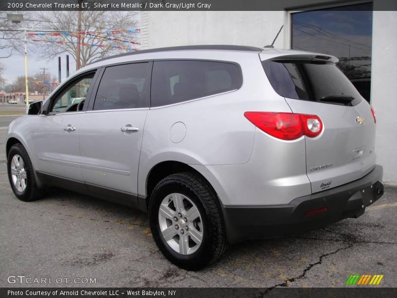 Silver Ice Metallic / Dark Gray/Light Gray 2009 Chevrolet Traverse LT