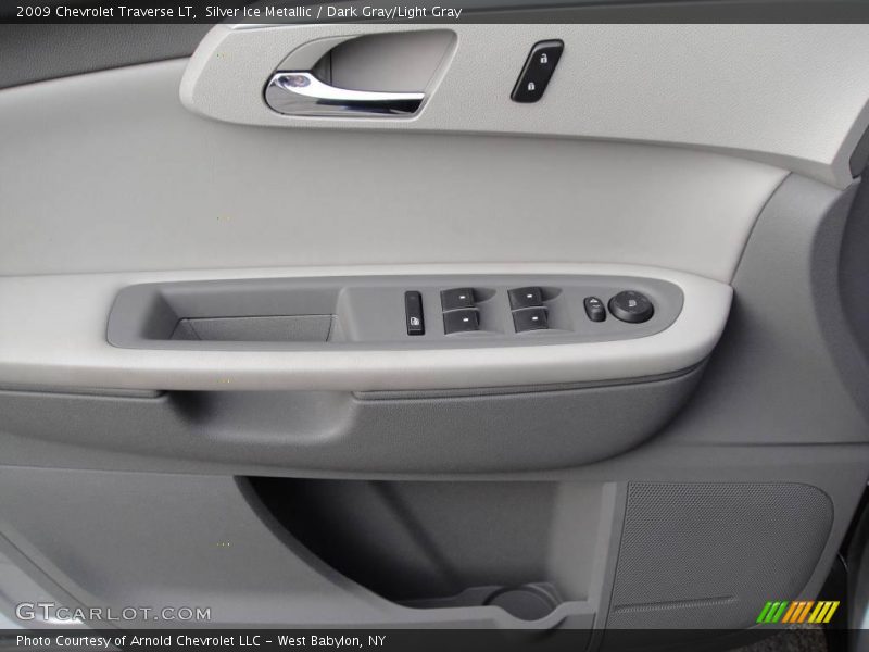 Silver Ice Metallic / Dark Gray/Light Gray 2009 Chevrolet Traverse LT