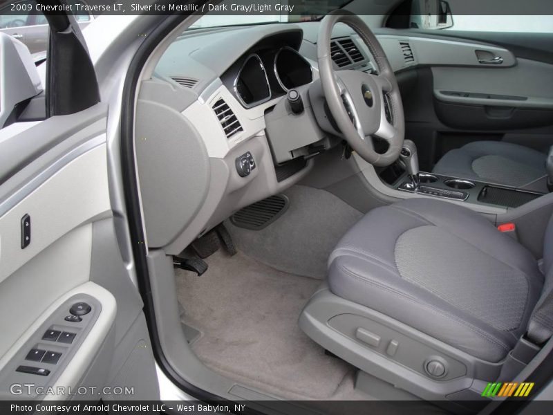 Silver Ice Metallic / Dark Gray/Light Gray 2009 Chevrolet Traverse LT