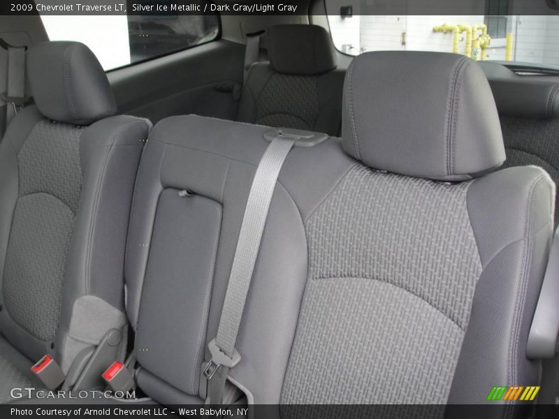 Silver Ice Metallic / Dark Gray/Light Gray 2009 Chevrolet Traverse LT