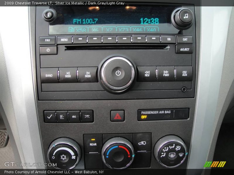 Silver Ice Metallic / Dark Gray/Light Gray 2009 Chevrolet Traverse LT