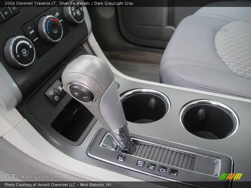 Silver Ice Metallic / Dark Gray/Light Gray 2009 Chevrolet Traverse LT