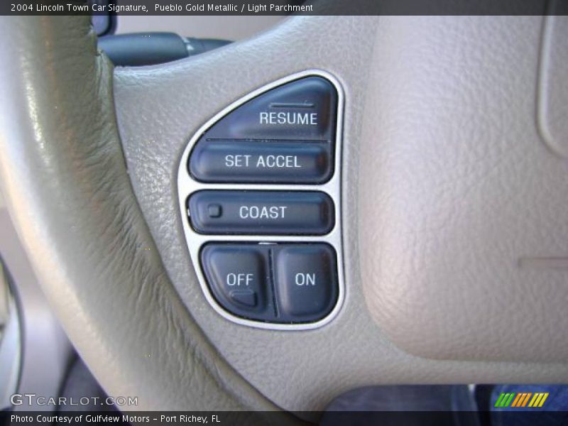 Pueblo Gold Metallic / Light Parchment 2004 Lincoln Town Car Signature