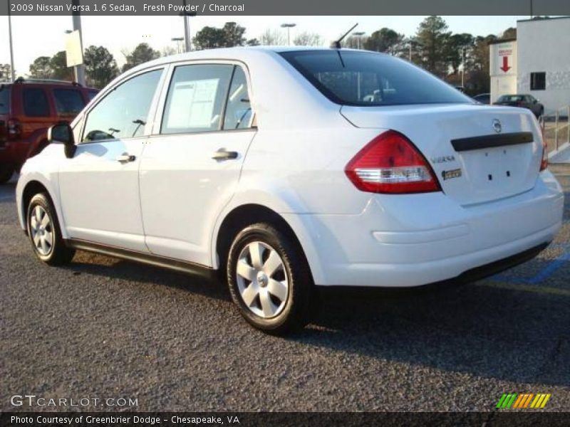 Fresh Powder / Charcoal 2009 Nissan Versa 1.6 Sedan