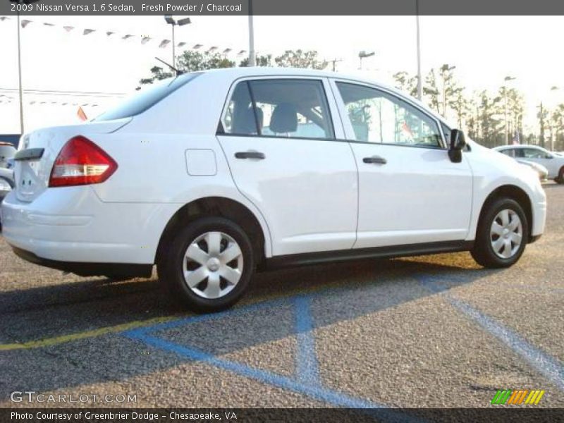 Fresh Powder / Charcoal 2009 Nissan Versa 1.6 Sedan