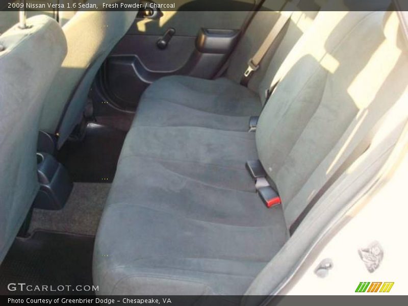Fresh Powder / Charcoal 2009 Nissan Versa 1.6 Sedan