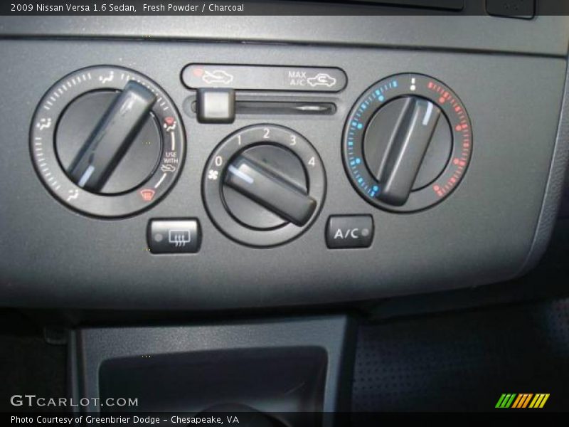 Fresh Powder / Charcoal 2009 Nissan Versa 1.6 Sedan