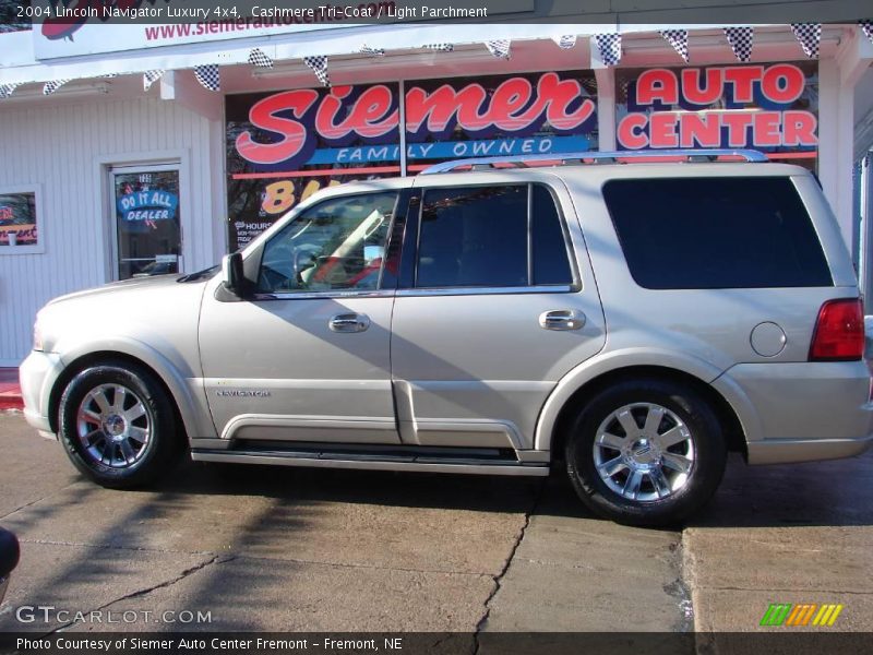 Cashmere Tri-Coat / Light Parchment 2004 Lincoln Navigator Luxury 4x4