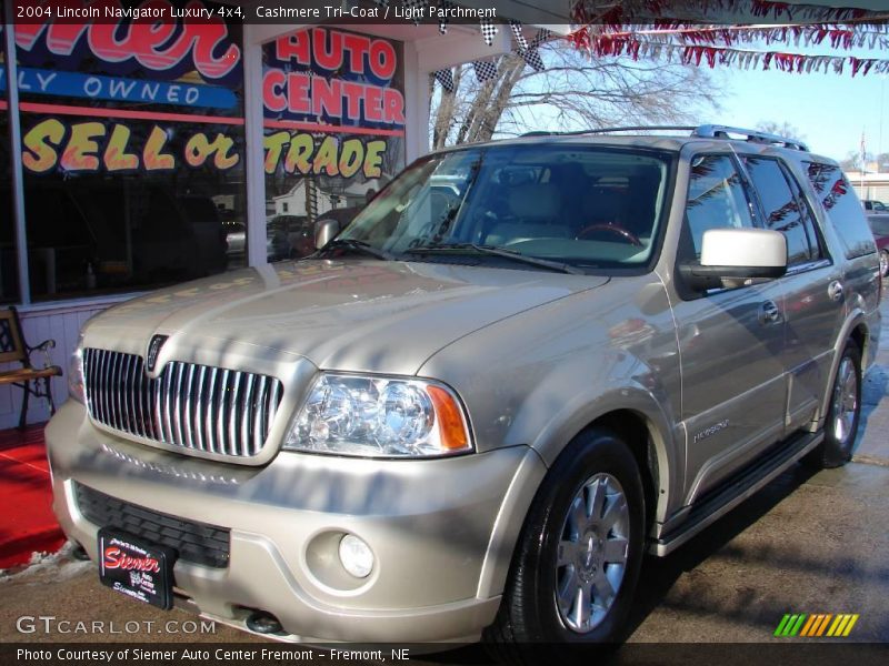 Cashmere Tri-Coat / Light Parchment 2004 Lincoln Navigator Luxury 4x4