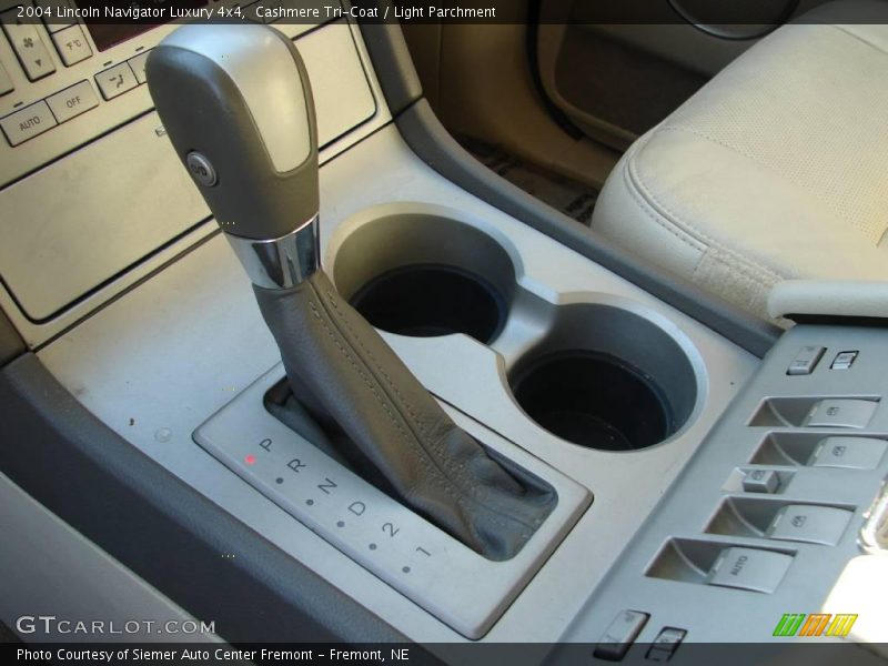 Cashmere Tri-Coat / Light Parchment 2004 Lincoln Navigator Luxury 4x4