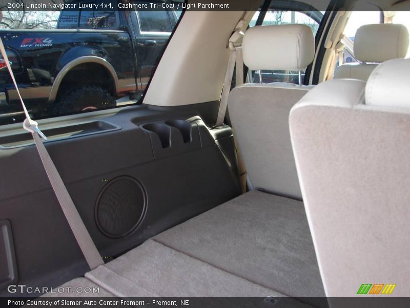 Cashmere Tri-Coat / Light Parchment 2004 Lincoln Navigator Luxury 4x4