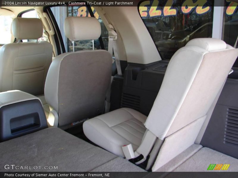 Cashmere Tri-Coat / Light Parchment 2004 Lincoln Navigator Luxury 4x4