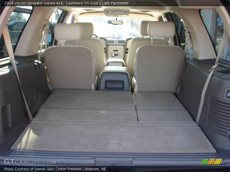 Cashmere Tri-Coat / Light Parchment 2004 Lincoln Navigator Luxury 4x4