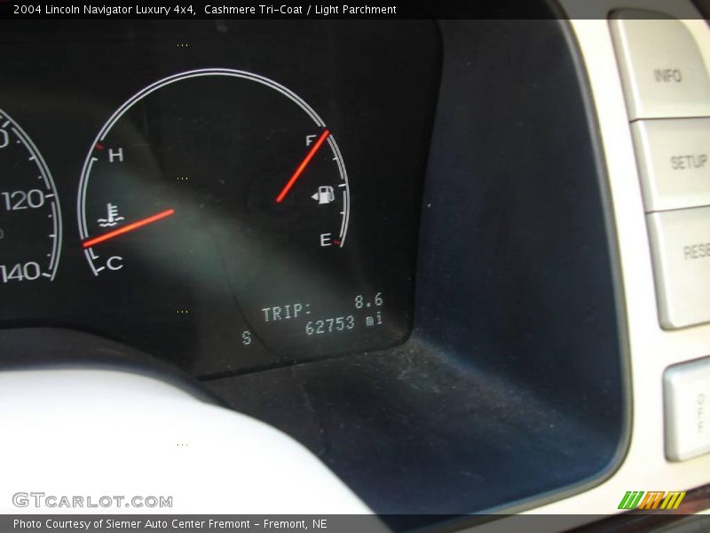 Cashmere Tri-Coat / Light Parchment 2004 Lincoln Navigator Luxury 4x4