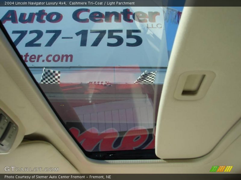 Cashmere Tri-Coat / Light Parchment 2004 Lincoln Navigator Luxury 4x4