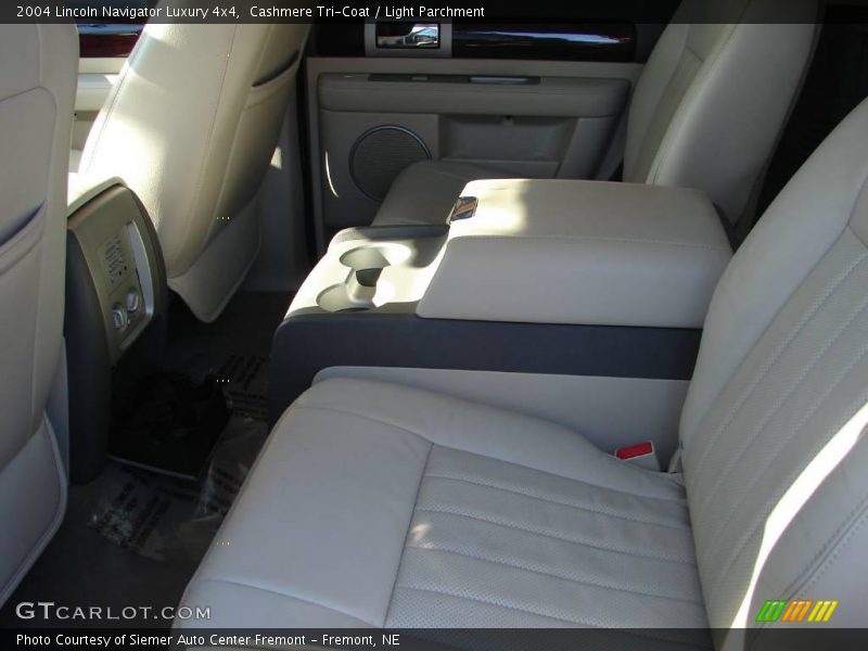 Cashmere Tri-Coat / Light Parchment 2004 Lincoln Navigator Luxury 4x4