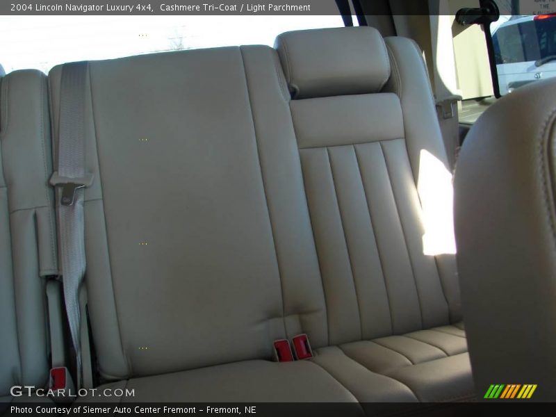 Cashmere Tri-Coat / Light Parchment 2004 Lincoln Navigator Luxury 4x4