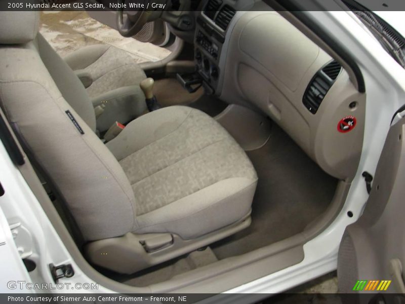 Noble White / Gray 2005 Hyundai Accent GLS Sedan