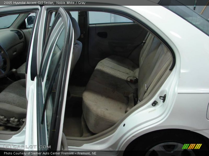 Noble White / Gray 2005 Hyundai Accent GLS Sedan