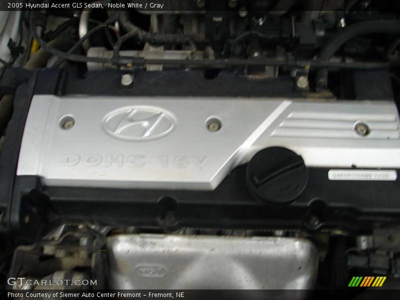 Noble White / Gray 2005 Hyundai Accent GLS Sedan