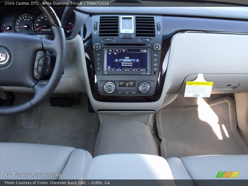 White Diamond Tricoat / Shale/Cocoa 2009 Cadillac DTS