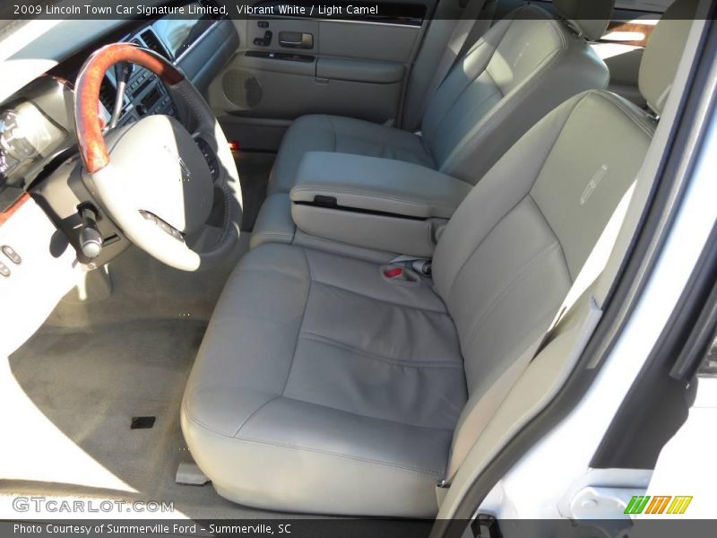 Vibrant White / Light Camel 2009 Lincoln Town Car Signature Limited