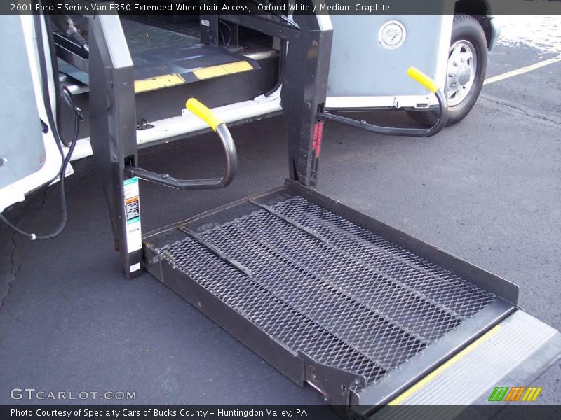 Oxford White / Medium Graphite 2001 Ford E Series Van E350 Extended Wheelchair Access