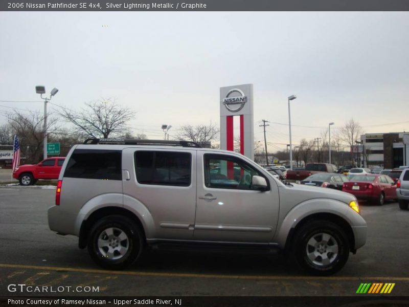 Silver Lightning Metallic / Graphite 2006 Nissan Pathfinder SE 4x4