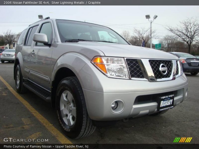 Silver Lightning Metallic / Graphite 2006 Nissan Pathfinder SE 4x4