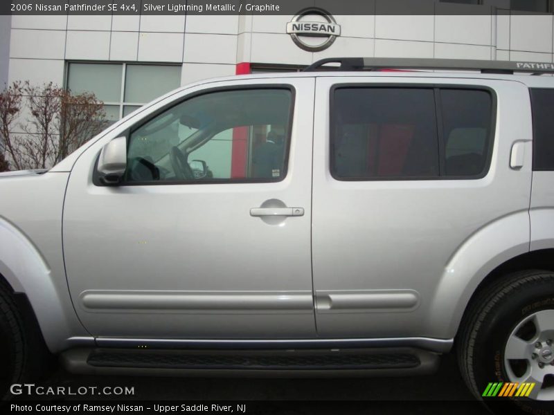 Silver Lightning Metallic / Graphite 2006 Nissan Pathfinder SE 4x4